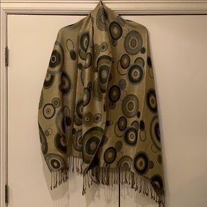 Reversible shawl wrap